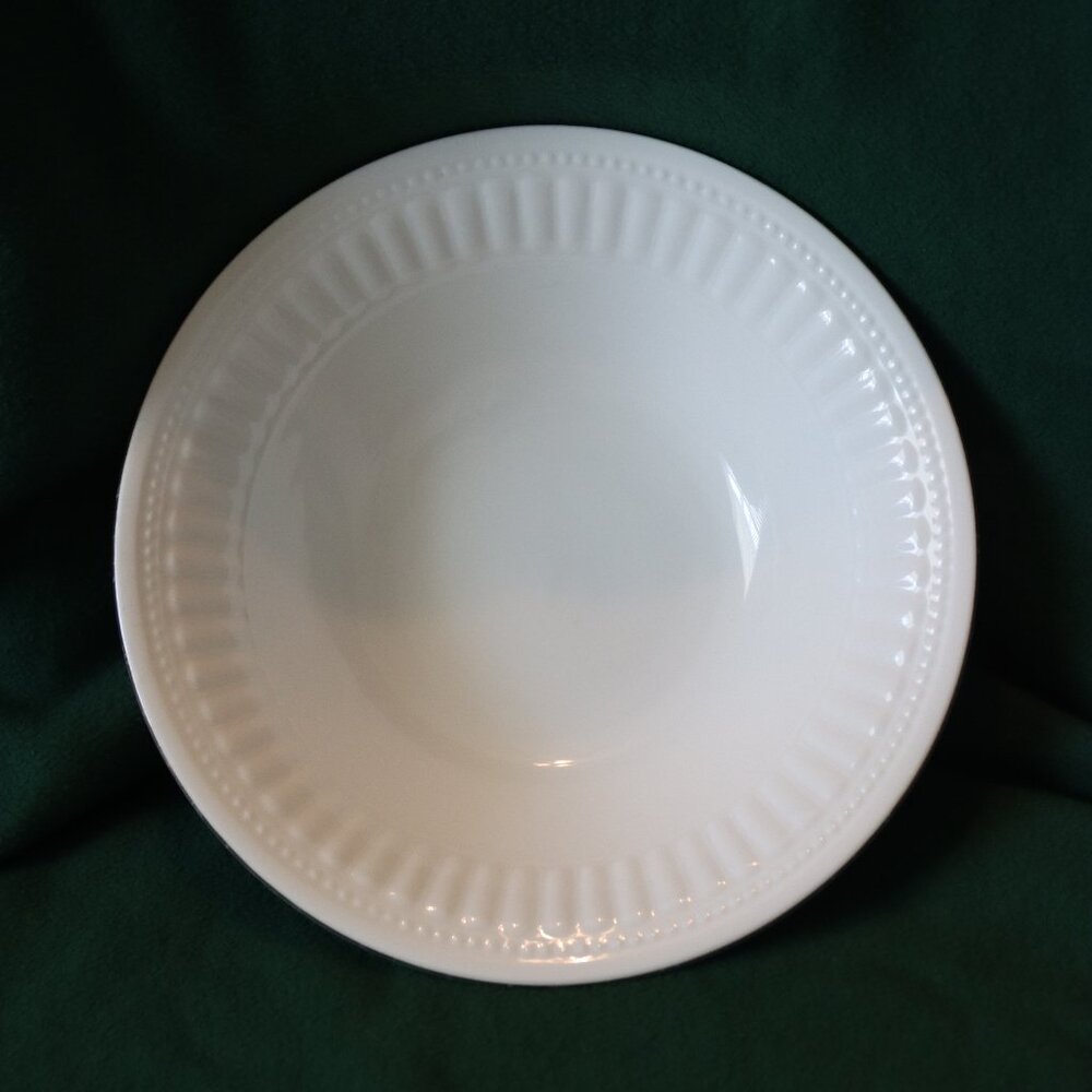 Majesticware by Oneida Athena Gold 9In Bowl Classic White with Gold Trim